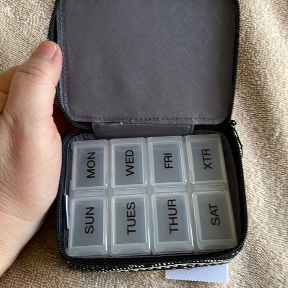 Vera Bradley Travel Pill Case NWT - Picture 4 of 7